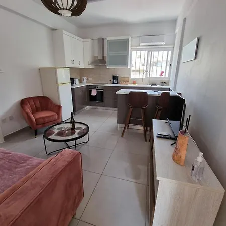 Rose Apartment *